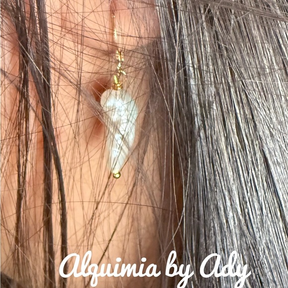 Big natural baroque pearl earrings - Picture 2 of 2